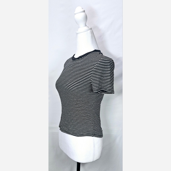 Small Black White Stripe Top - Picture 4 of 4